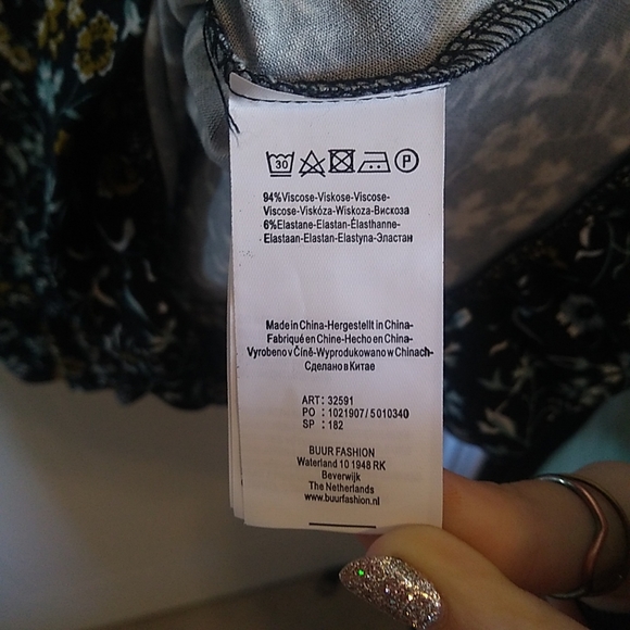 NWT Yest Tunic Black Floral with Ruffle 3/4 sleeves and hem size 4 - Picture 6 of 6